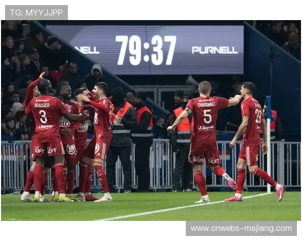 法甲第14轮赛果：斯特拉斯堡平布雷斯特，昂热负朗斯